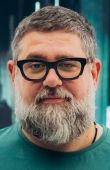 Карен Захаров